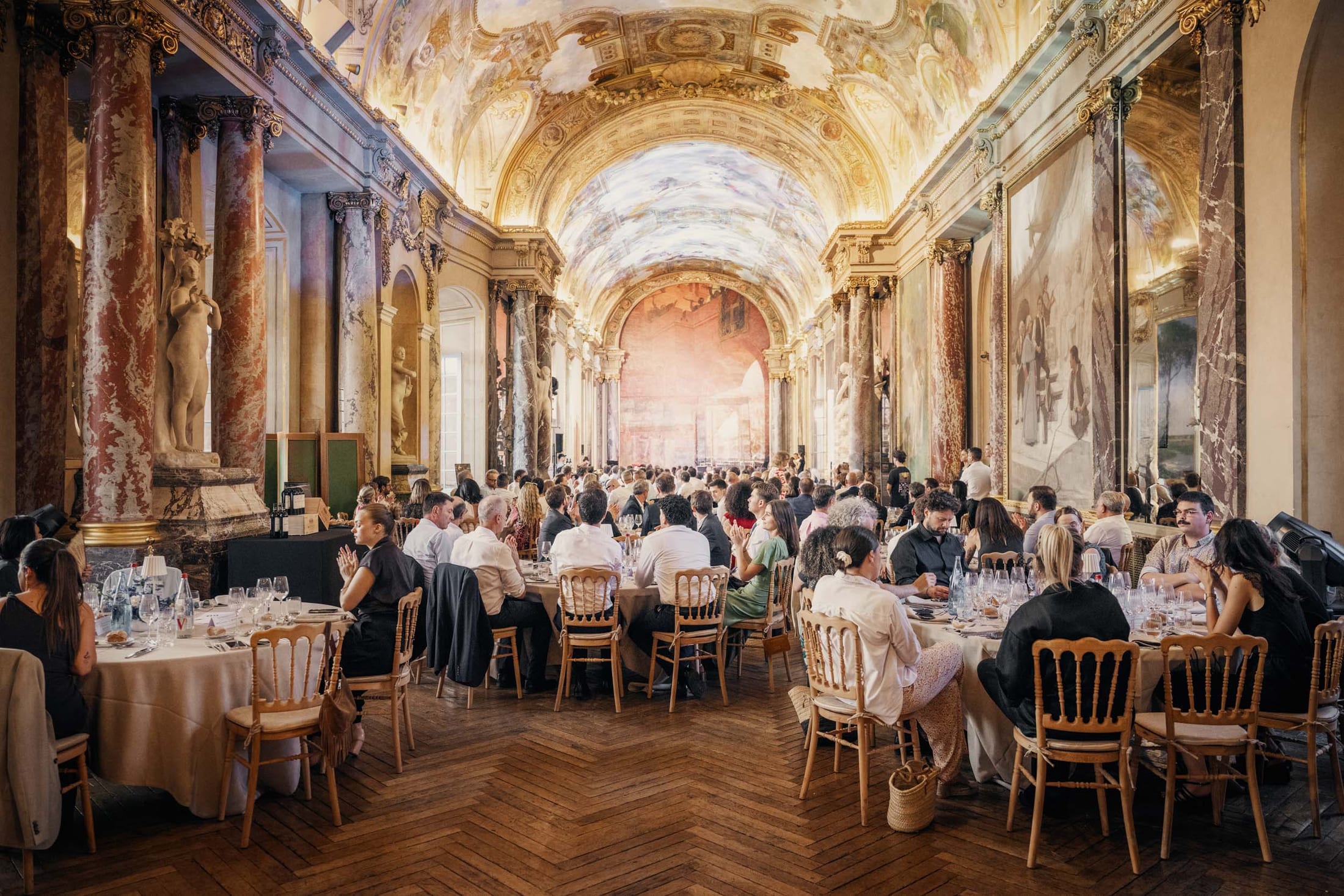 Service en salle lors d'une grande réception